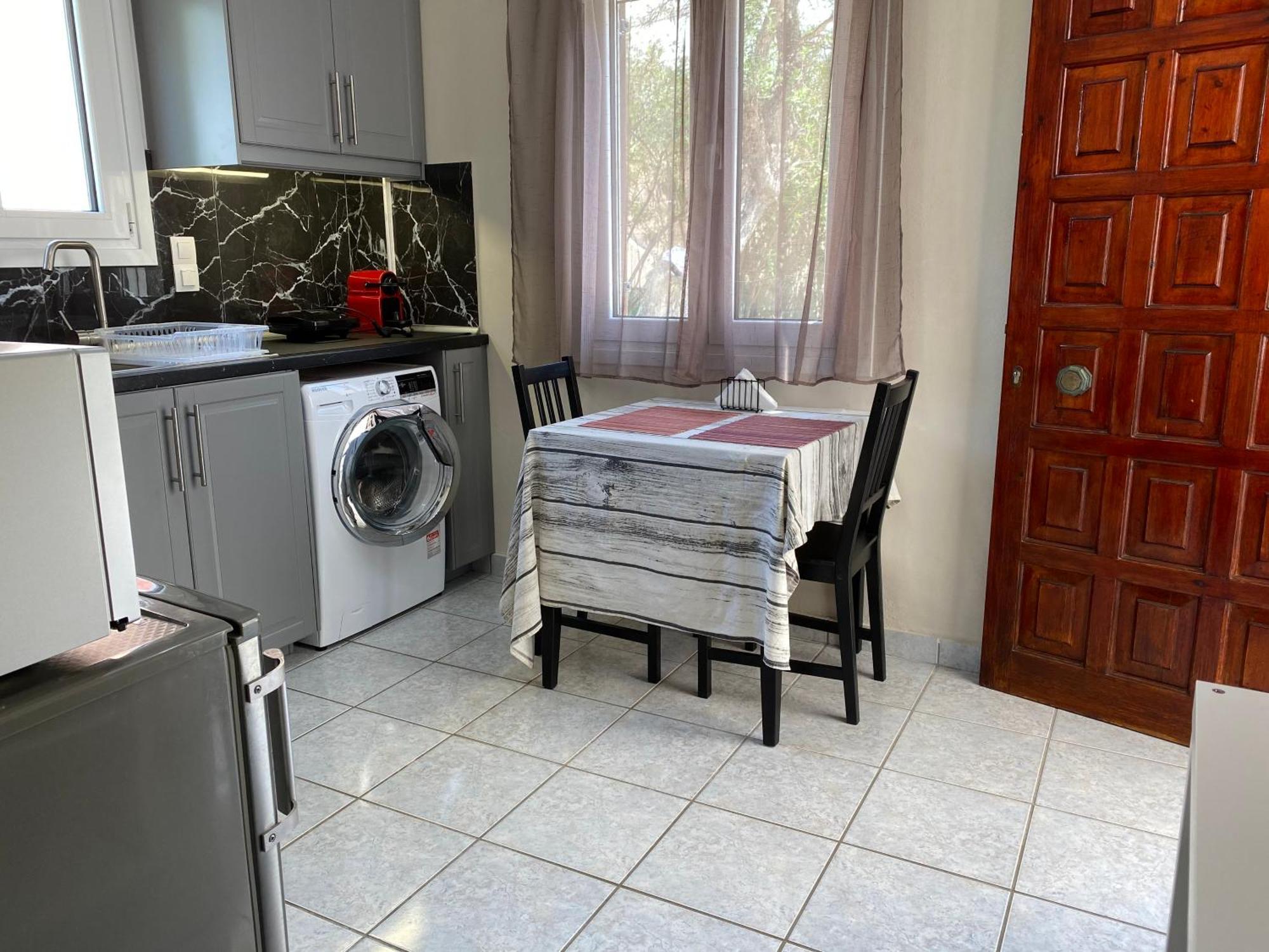 Alexander Apartments ロダ エクステリア 写真