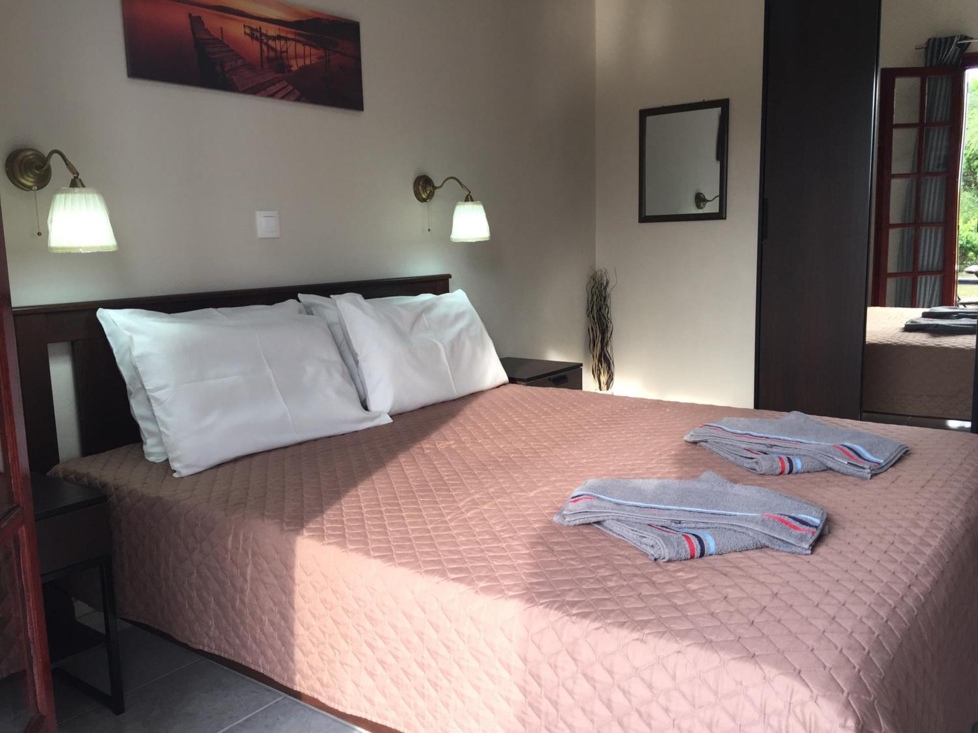 Alexander Apartments ロダ エクステリア 写真